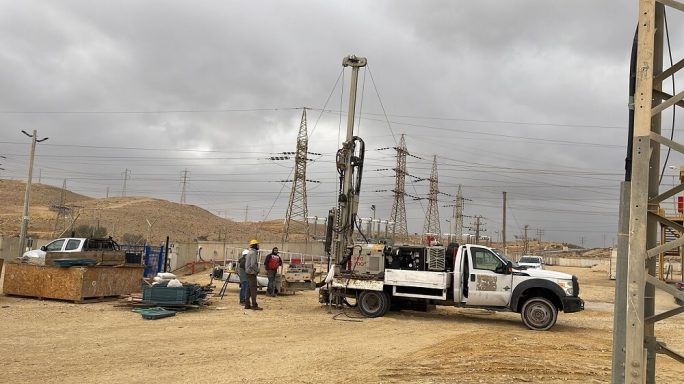 קידוחי ניסיון ובדיקות קרקע לחברת חשמל דימונה